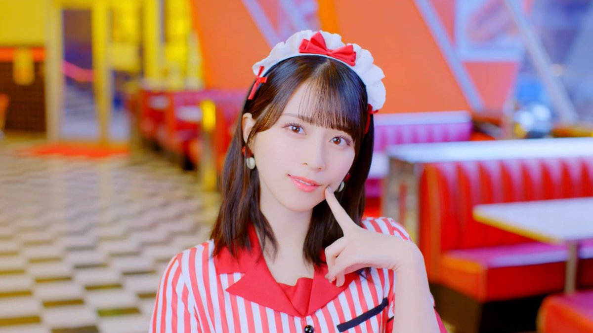 LOVE（イコールラブ）/ 17th Single c/w『仲直りシュークリーム』【MV