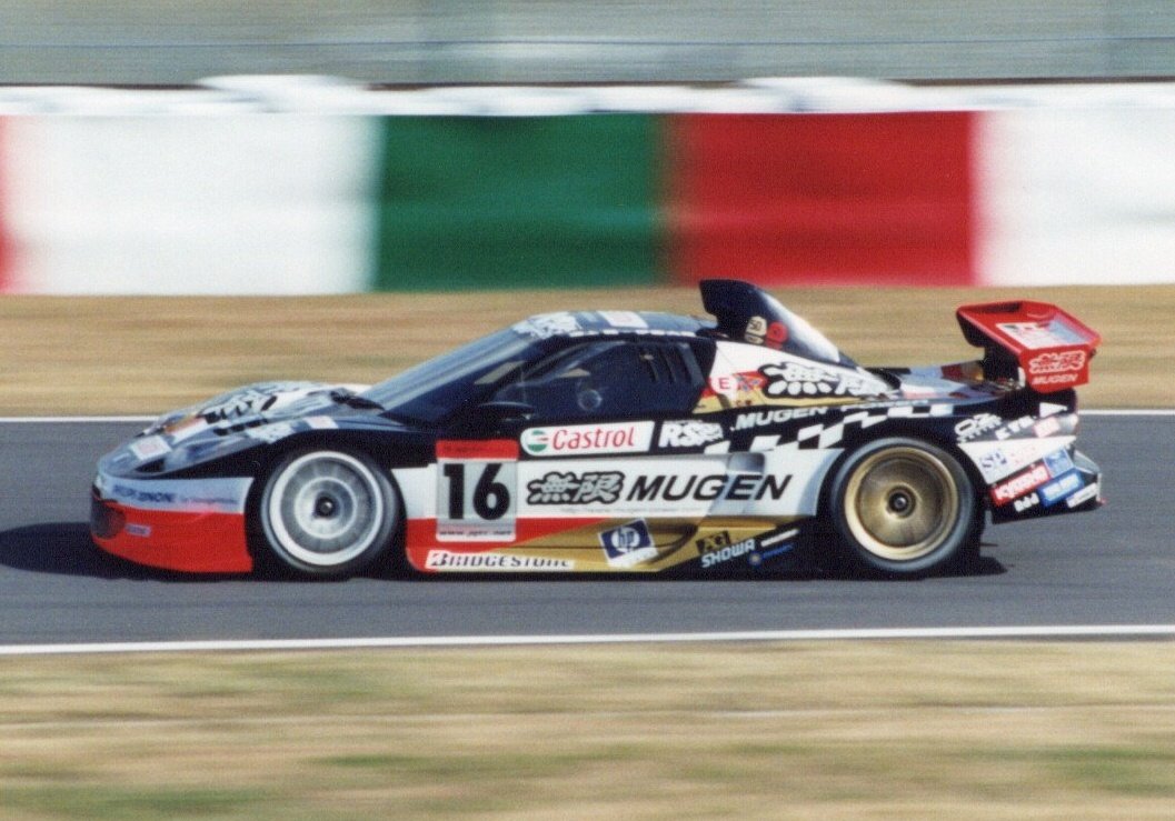 2002 No.16 無限 NSXです。 道上 龍選手、伊藤 大輔選手。 2002年最終