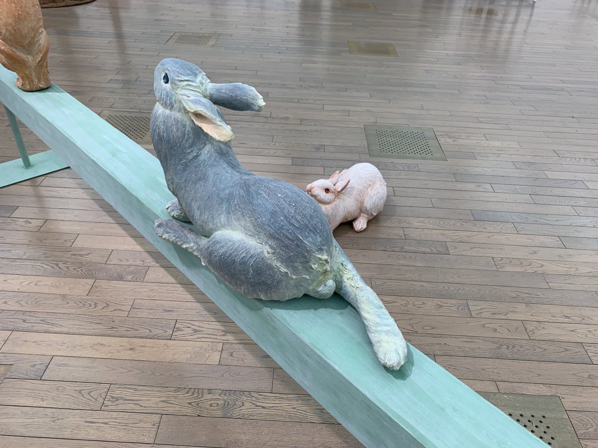 玉田真理先生の陶土彫刻作品のつづき。うさぎちゃん。二科展。 #これ