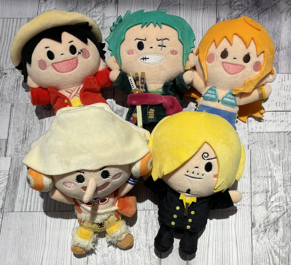 新商品】 バンザイ！ぬいぐるみキーホルダー ルフィ/ゾロ/ナミ
