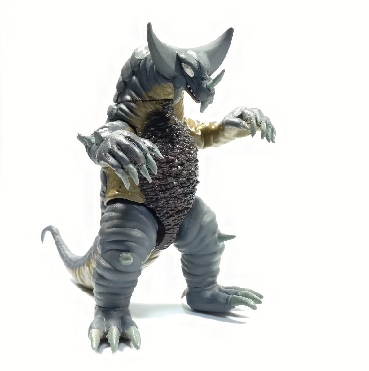 造って遊ぼ ウルトラアクションフィギュアのゴモラを改造してEXゴモラ