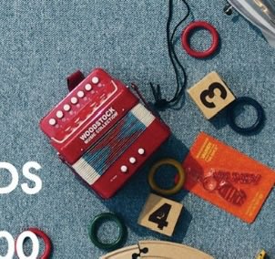 Vaundy「SILENCE」ドームツアーグッズがファンに大人気 玩具モチーフの