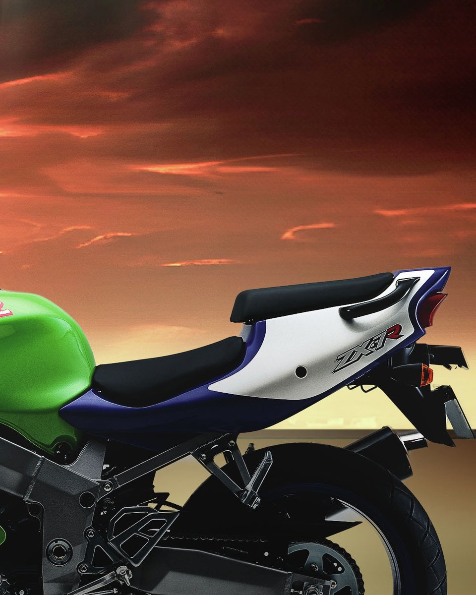 1996年、カワサキはNinja ZX-7Rを発売しました これはレースファン向け