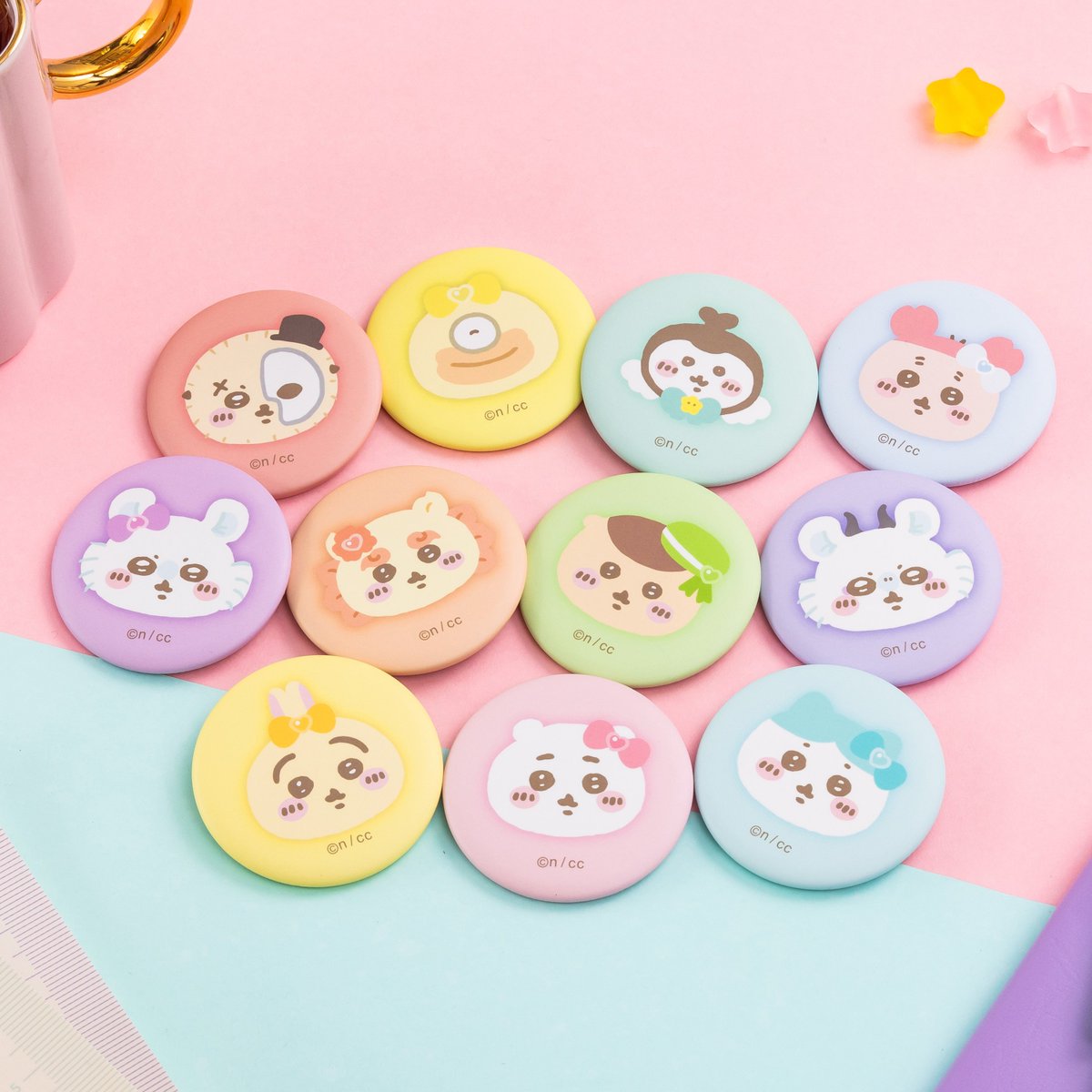 💗#ちいかわくじ 新商品💗 『#まじかるちいかわ おかおマット缶バッジ