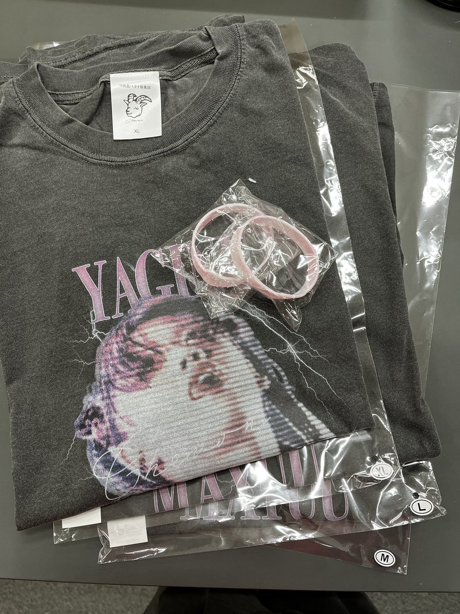 3/4(本日)18:00~3/16まで Chevon初のファンクラブ限定グッズ 受付開始