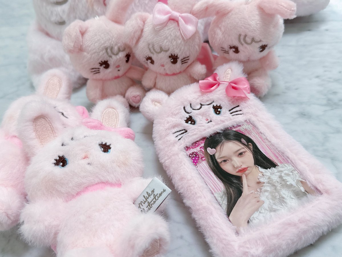 mikko illustrations × tiny tiny コラボのふわふわトレカケース