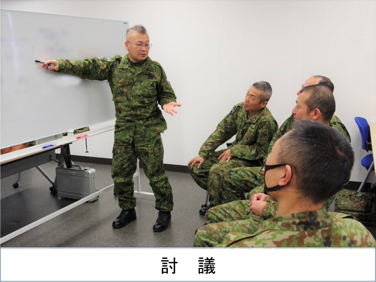 第1師団は、師団最先任を担任官とし、第10期師団先任上級曹長集合訓練