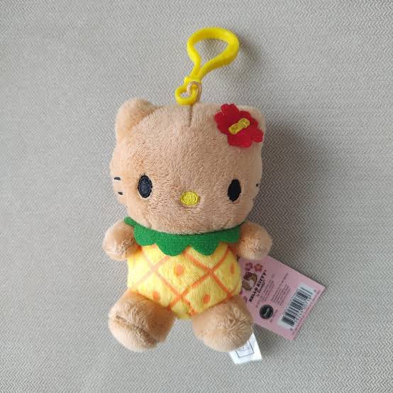 すごーい🤣✨✨ハワイ限定のパイナップルキティつけてるなんて𝓼𝓸
