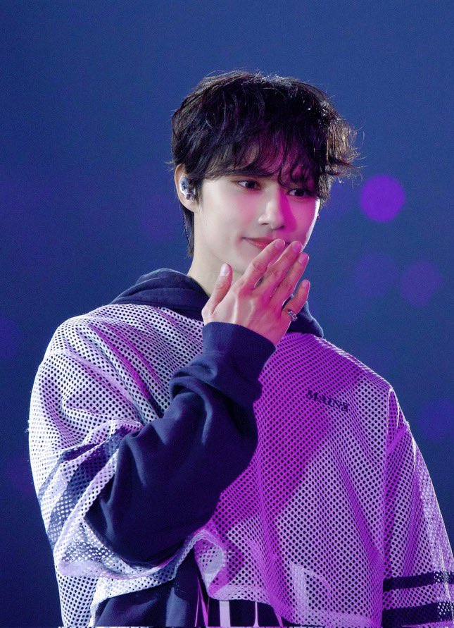 Seventeen Jun wears #MAINS