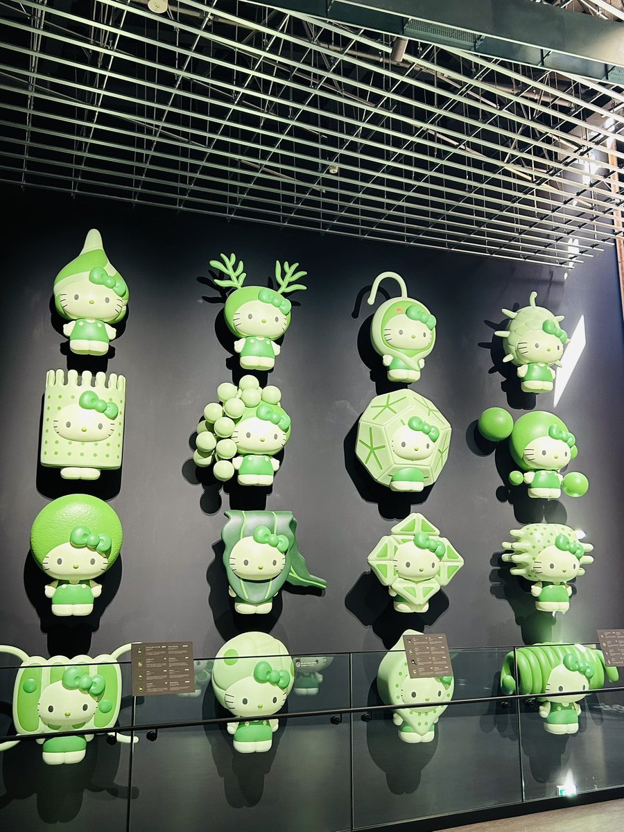 みんな大好き #ハローキティ🎀 #日本館 のファームエリアにいてます