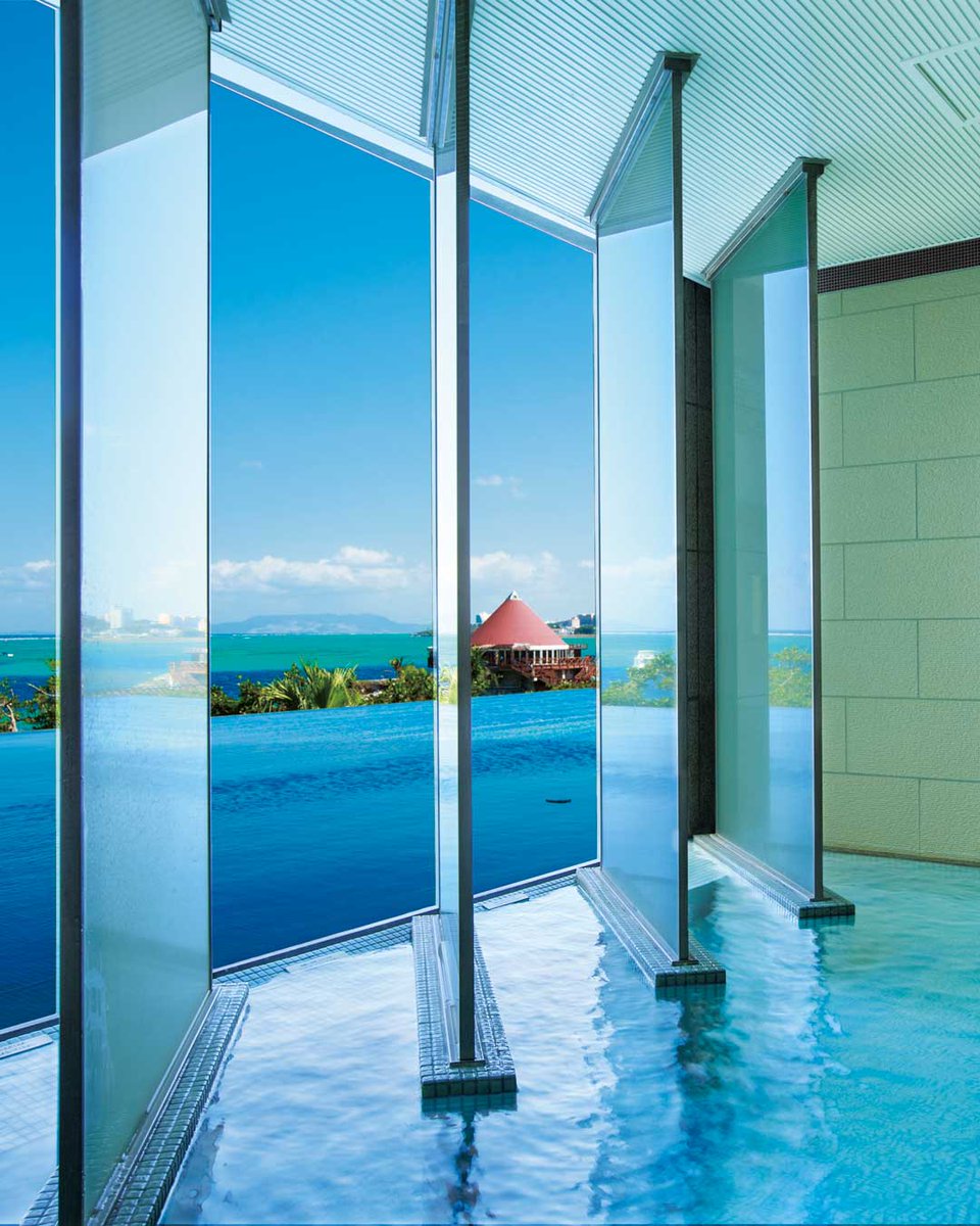 沖縄では珍しい天然温泉「山田温泉」。 大正時代から海中に湧出して