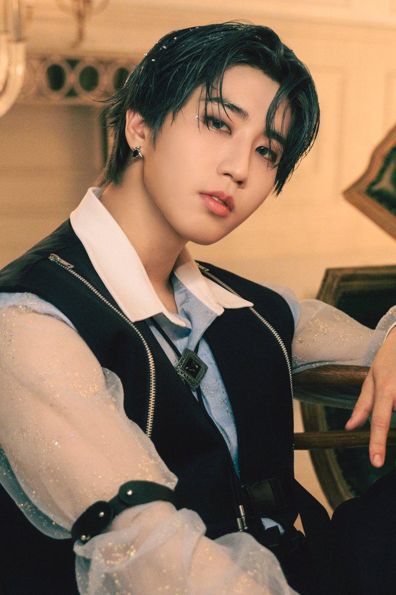 Stray Kids JAPAN 3rd Mini Album『Hollow』 Sub Solo Images🪄 #HAN