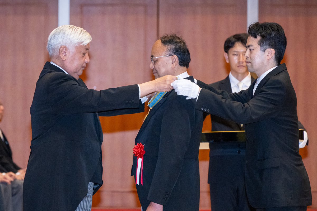 5月12日、中谷防衛大臣は、令和7年春の勲章・褒章伝達式を実施し