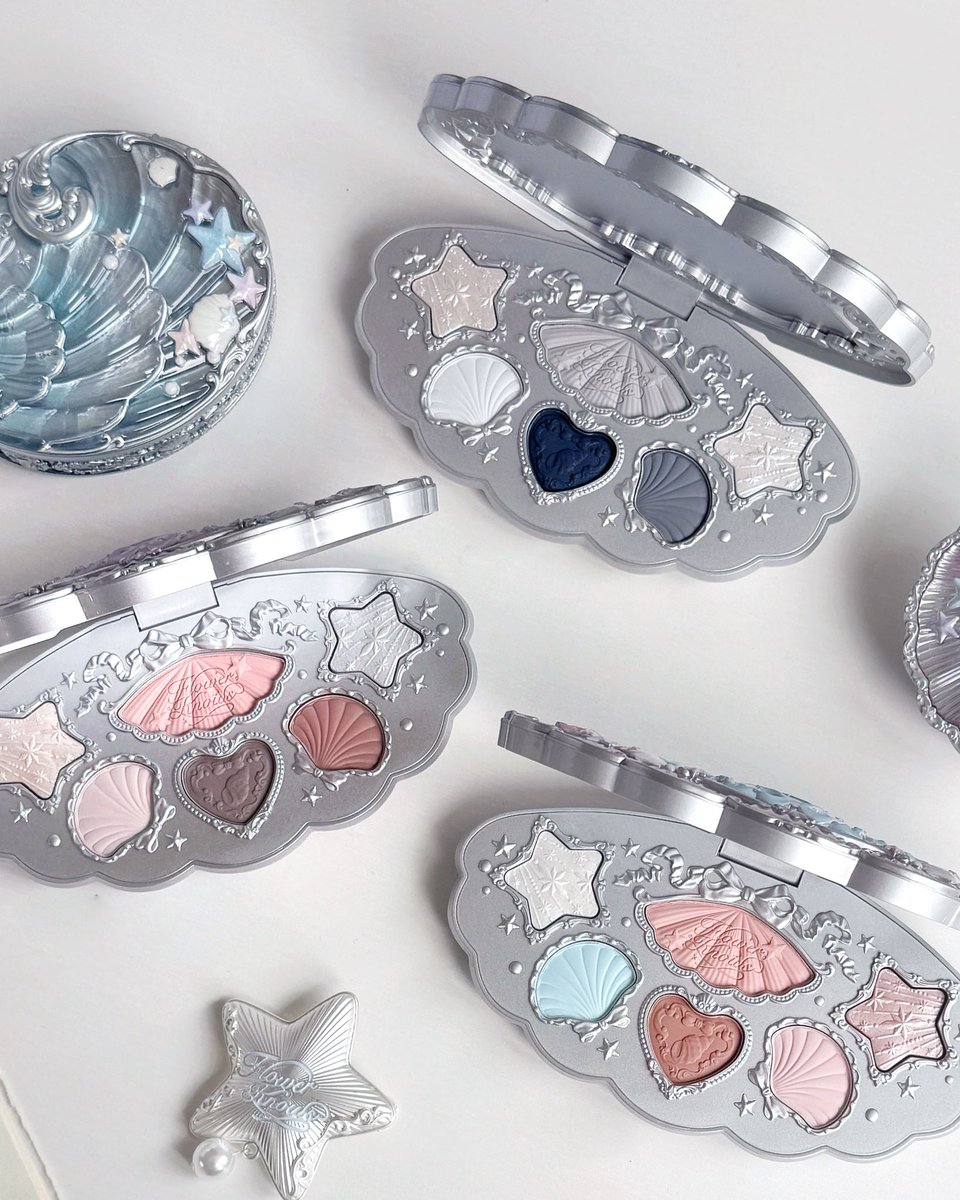 青い貝殻が夏からのラブレター💌 海霧と汐の音の中に、静かに光る