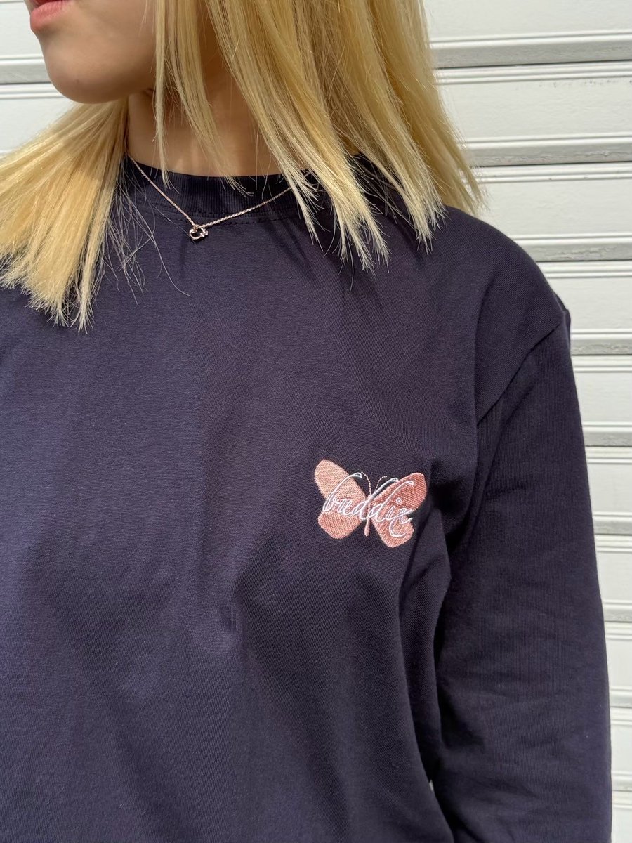 ミュージシャン buddix Arch Logo Butterfly EMB LS Tee Arch Logo