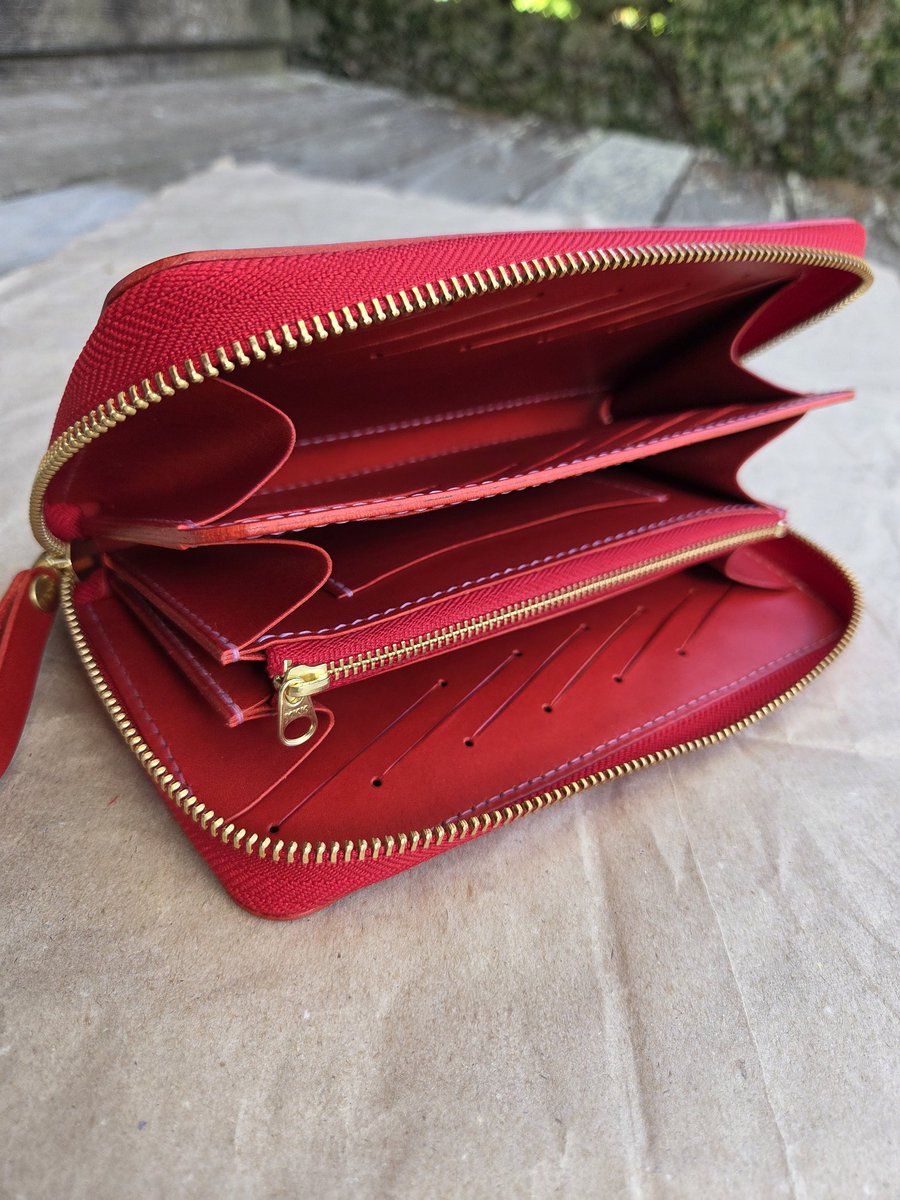 大容量のラウンドファスナー！ オーダーありがとうございました