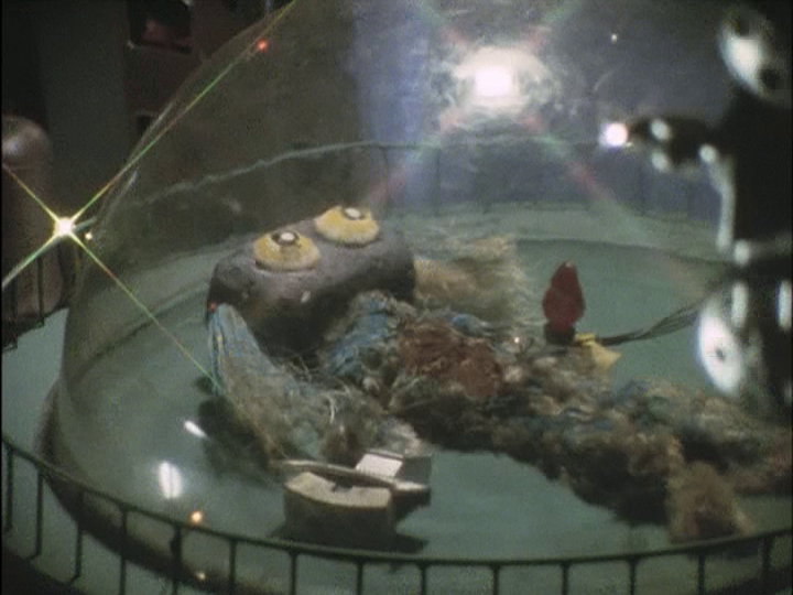 スペクトルマン 「怪獣ギラギンドの武器は何か？」 「武器は巨大な腕力