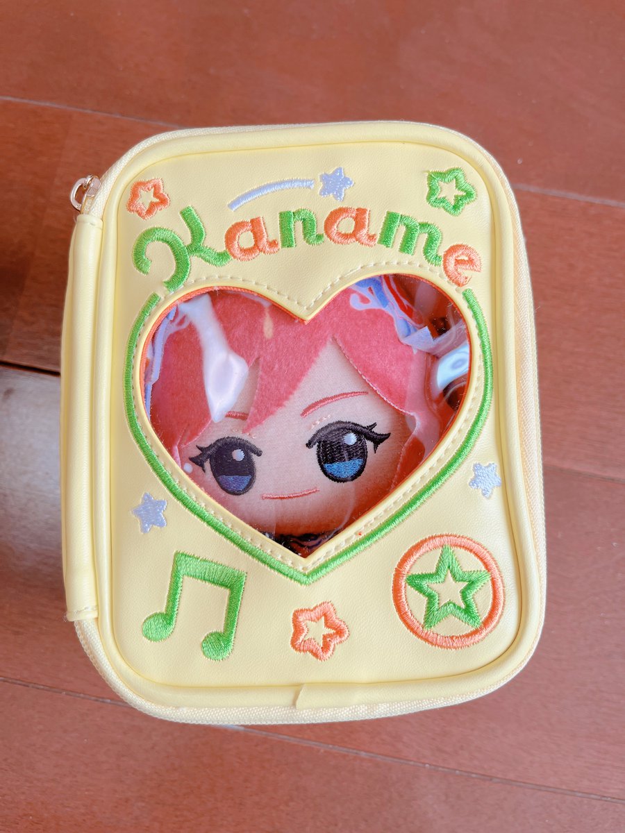 マクロス万博のぬいポーチかわいい🥰表の窓から顔出てると棺桶ぽいけど