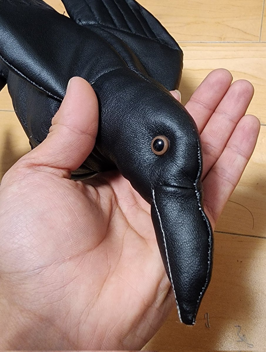 実は完成しちゃったりしてます。 レザークロウ #手芸 #plushie