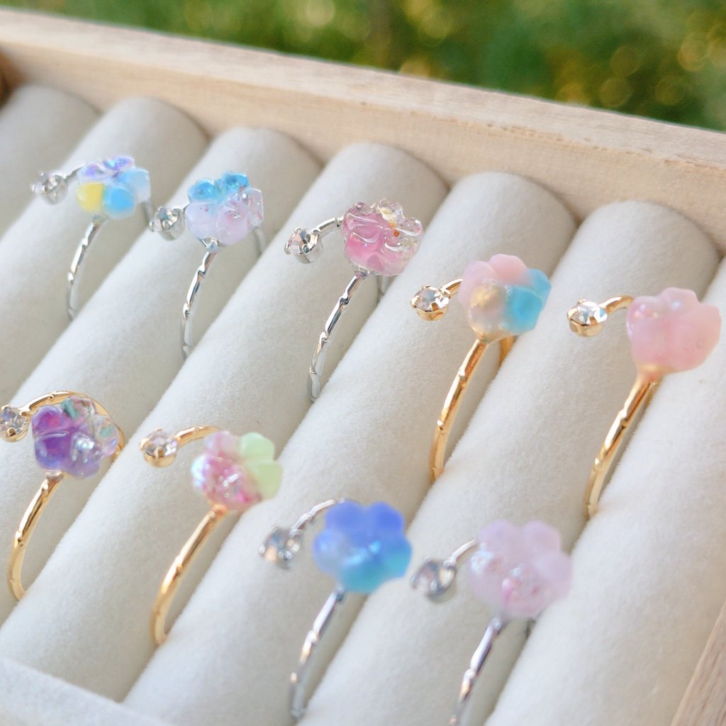 桜の指輪が仕上がりました💍いつものつやつやタイプと琥珀糖感が増した