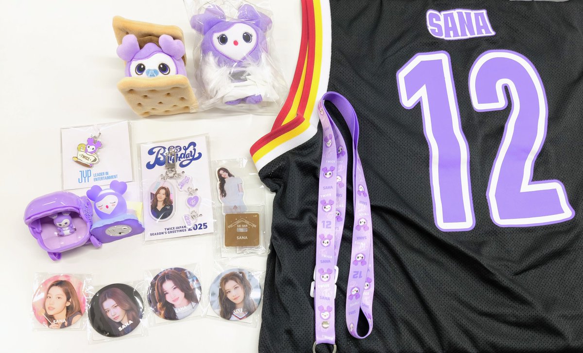 TWICE 🍭︎💕 【入荷情報】 サナちゃんとツウィちゃんのグッズが