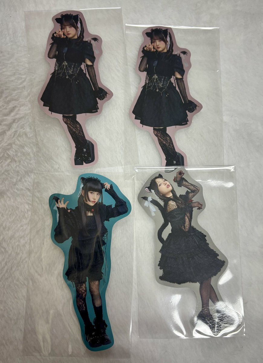 ファントムシータ ラッフルくじ 交換 譲▶︎▷▷E賞🩷×2 🩵🤍 F賞🩷②