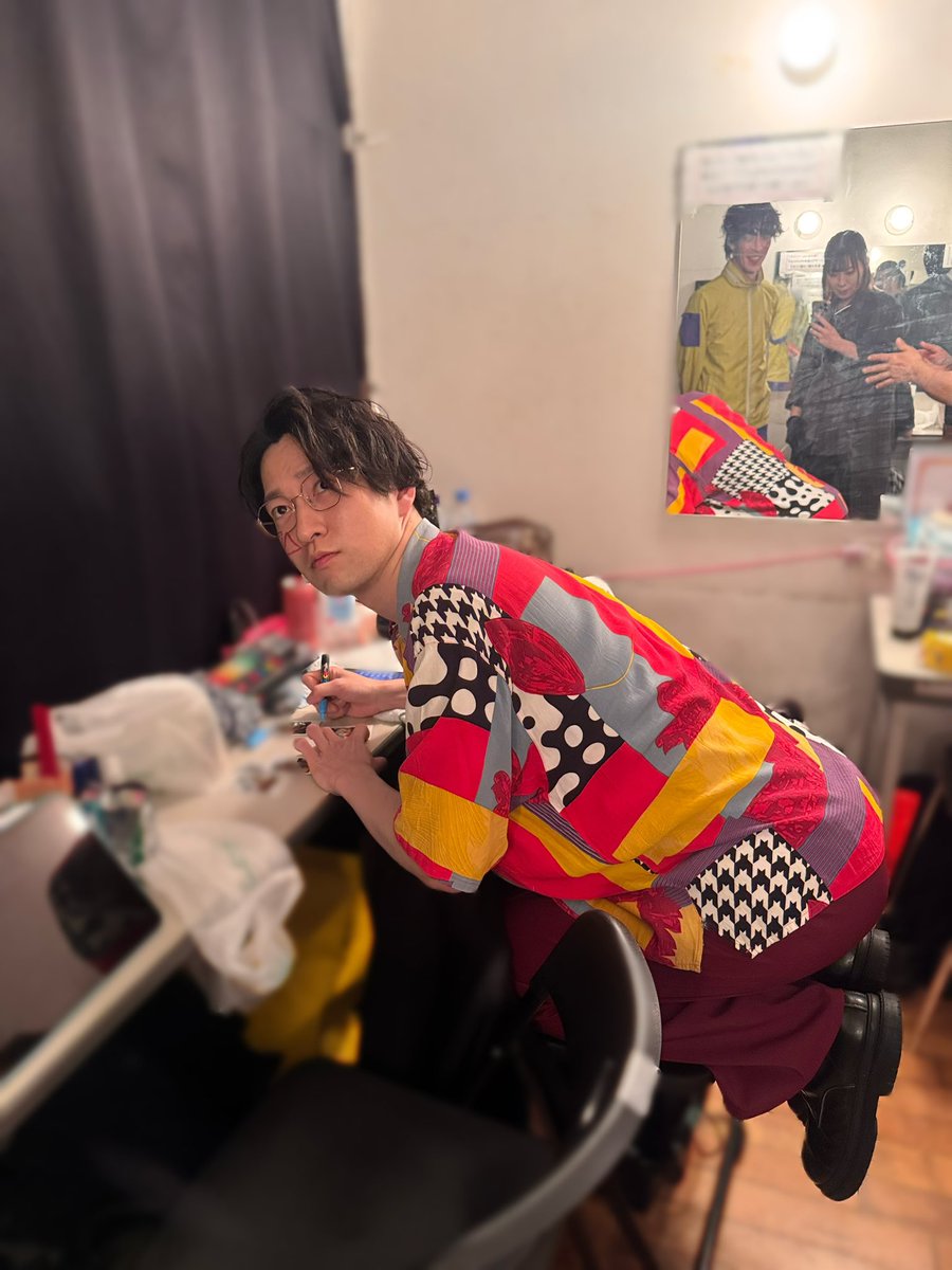 僕らのWKB 一生懸命チェキ描いてる可愛い生島さん🎨 (4枚目の鏡に私と