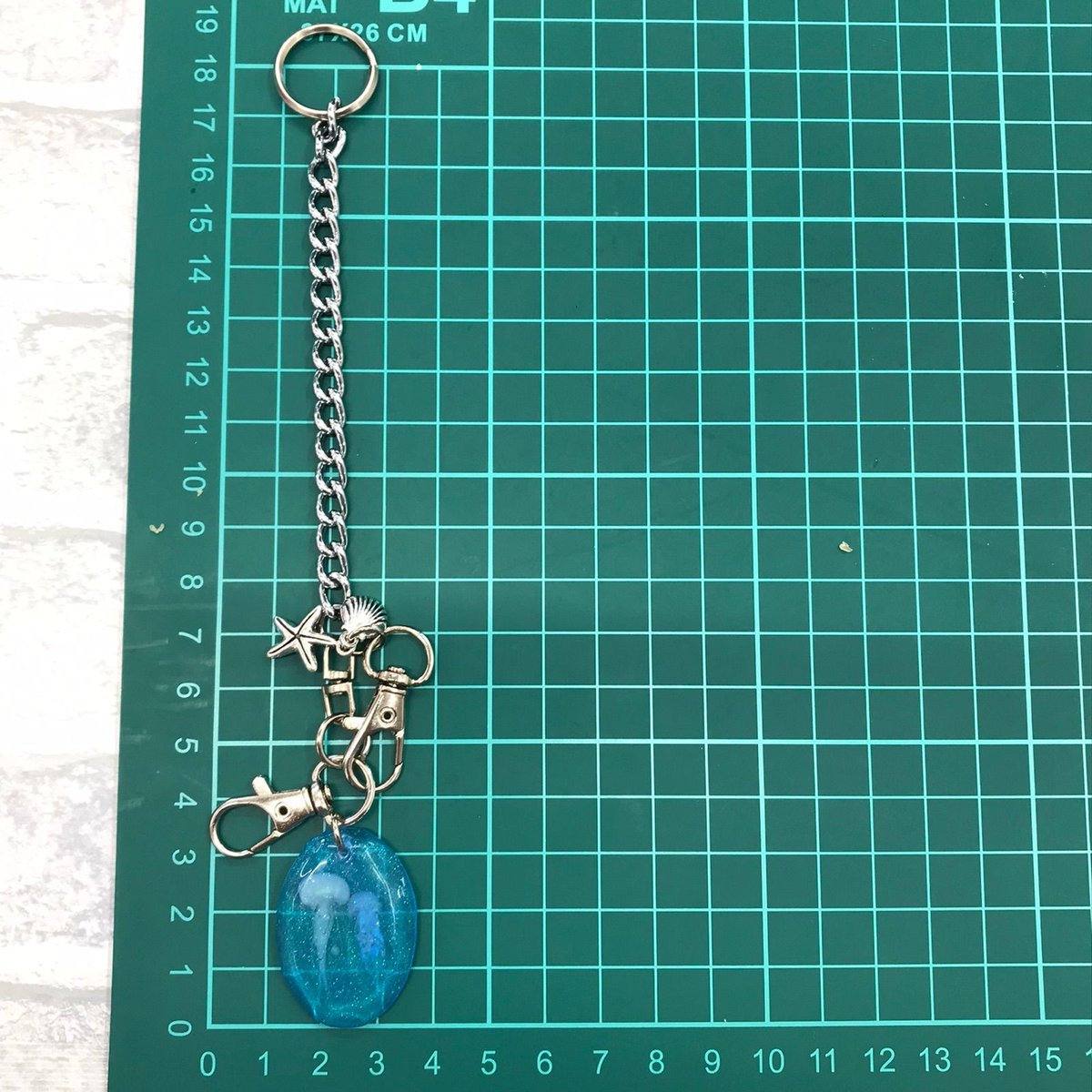 福祉施設制作】山桜うさぎ作 バックキーチェーン 「クラゲ② レジン