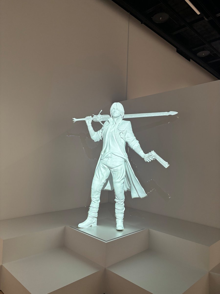 大カプコン展。デビルメイクライ5のネロのジャケットがリアリティ
