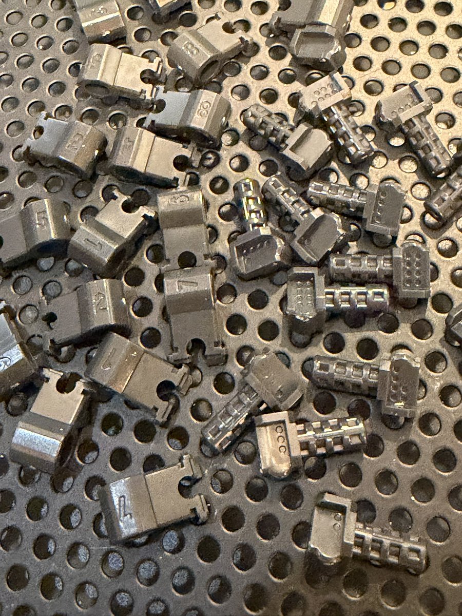 ガンプラ有識者にききたいのですが このパーツ凸の⚪︎の数と凹の数字