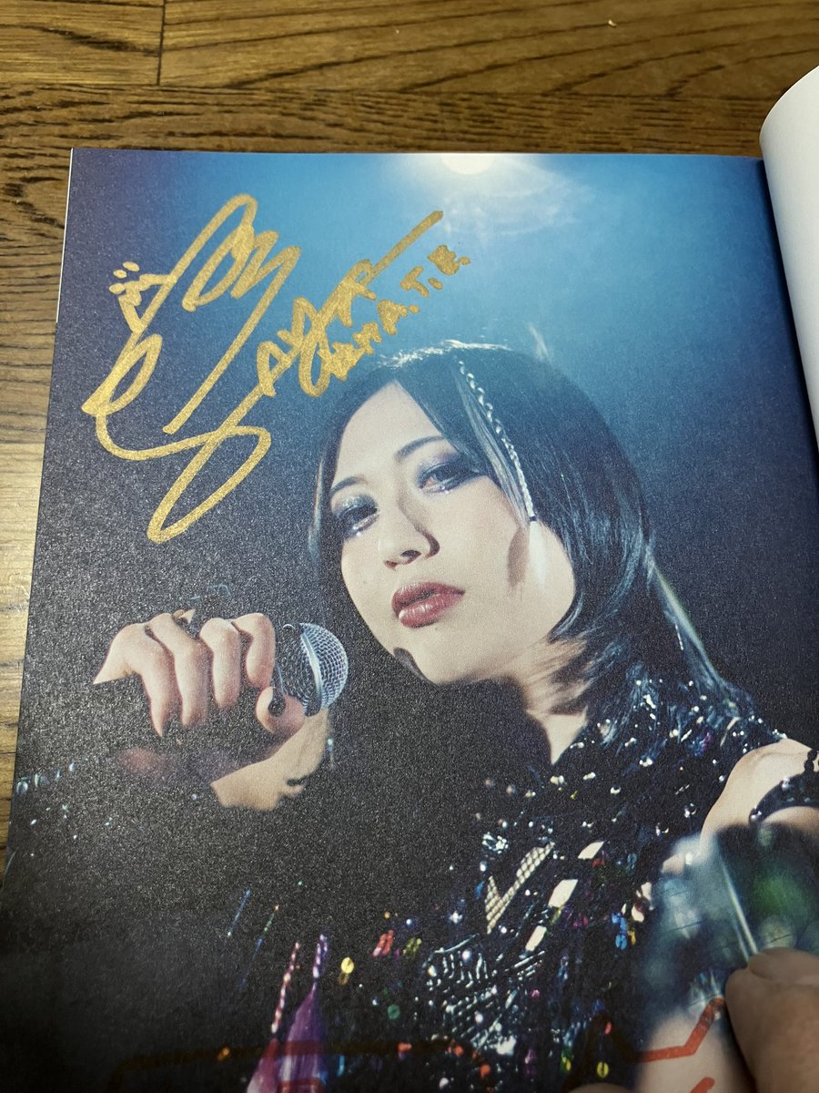 沙弥様の直筆サイン入り自伝本が届きました！ 「アイドルで落ちこぼれ