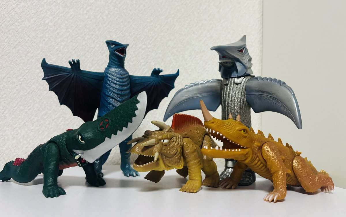 ガメラ復活大結集boxのソフビも、残すはガメラとバイラスのみ…。