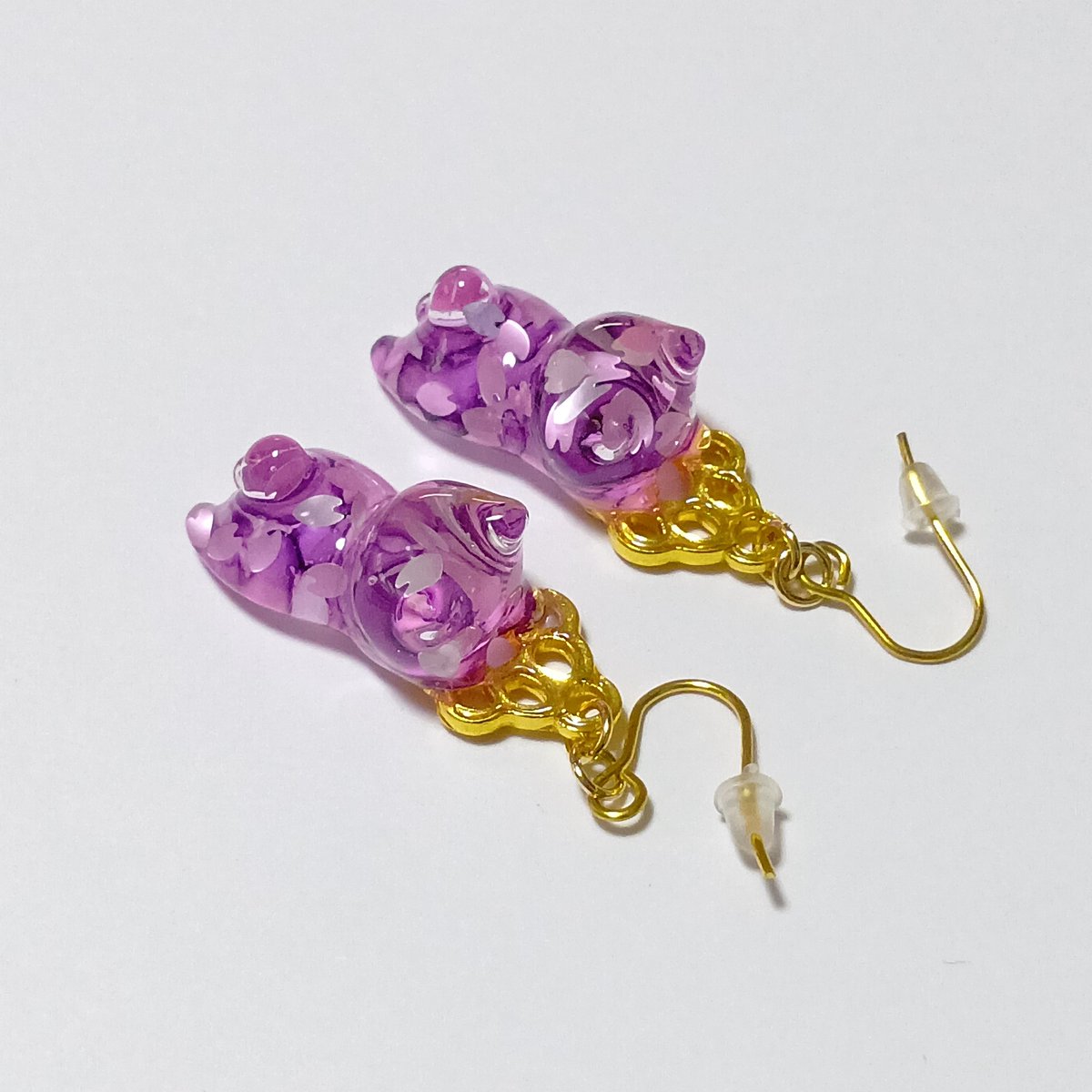 今日はこちらの桜の花びら🌸＆アルコールインクぐで猫ちゃんピアス販売