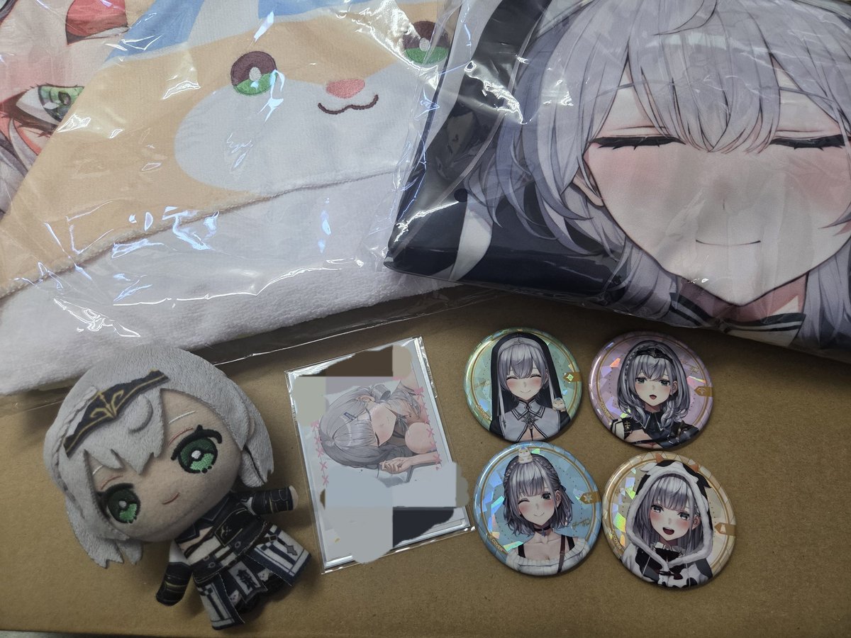 ノエル団長の周年記念グッズ届いたー( ᐢ˙꒳​˙ᐢ ) めっちゃかわいくて