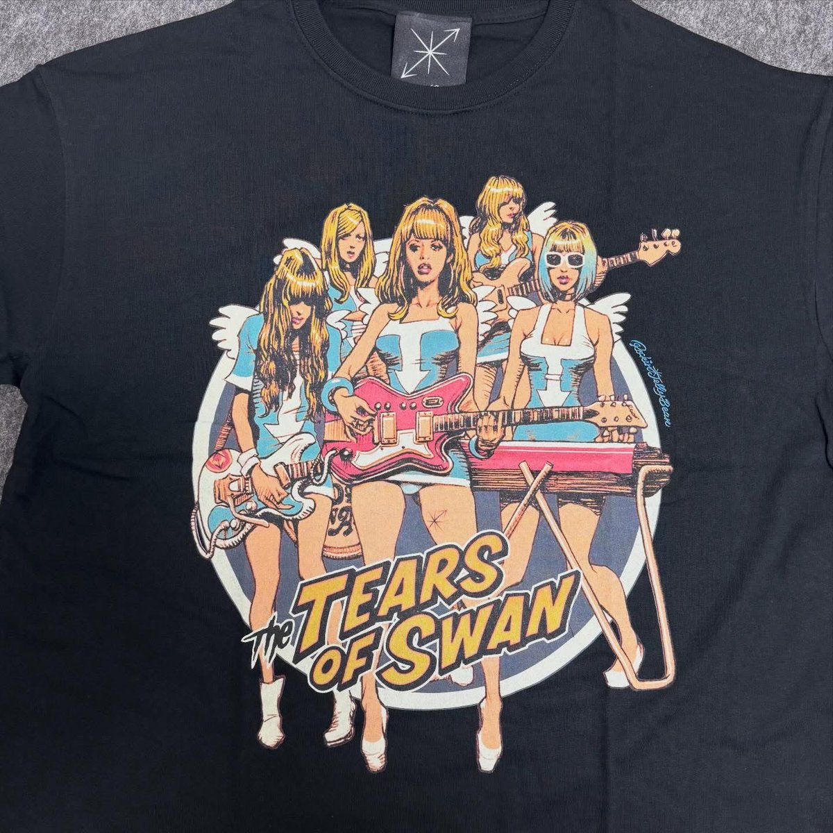 モッズな衣装を身に纏った60sガールズ・バンド！？Tears of Swan x
