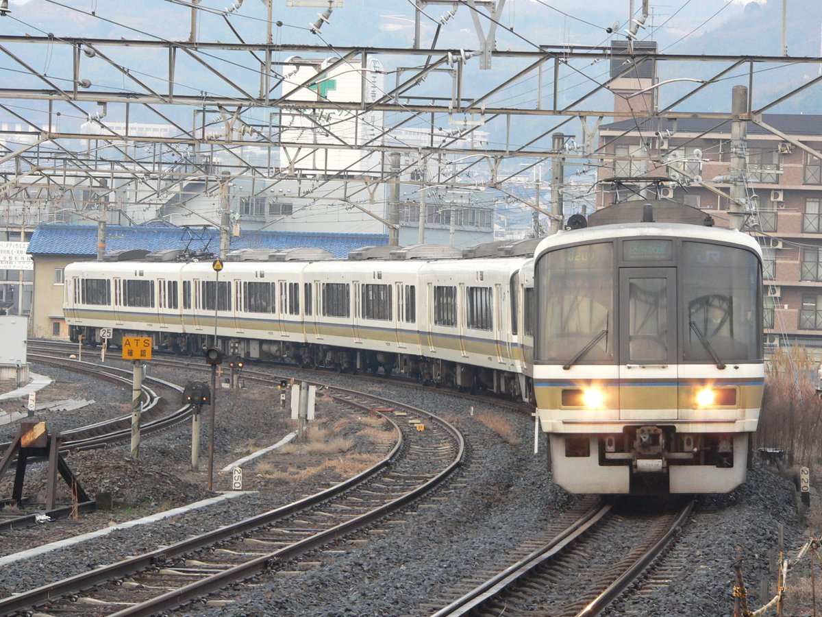 221系の日 ということで、かつて奈良区に存在した221系2両編成の写真を
