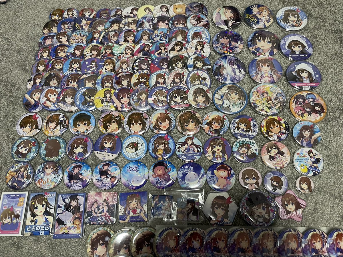 そらちゃんの缶バッジ 今のところ127種類収集済み(๑╹ᆺ╹)✨ 全く