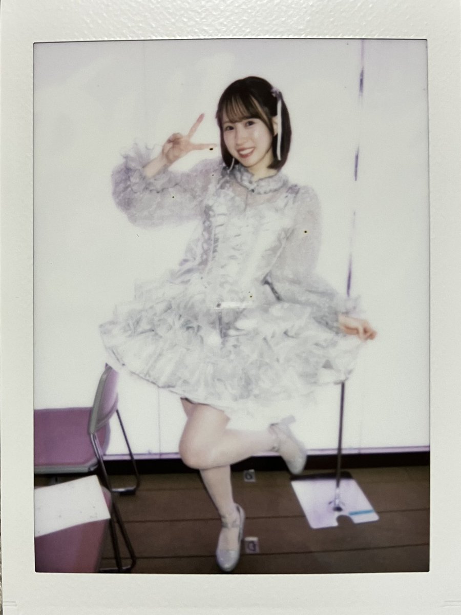 頭から爪先まで美しくて全身お願いしたら椅子も衝立も写り込んだあんぬ