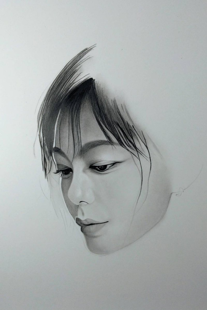 ○鉛筆画(pencil drawing) 新作描き始めました✏ #pencildrawing