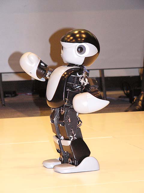 京商、人型ロボットキット「MANOI」