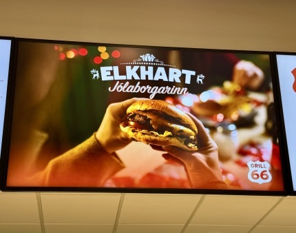 クリスマス名物？！トナカイ肉のハンバーガー : ICELANDia アイス