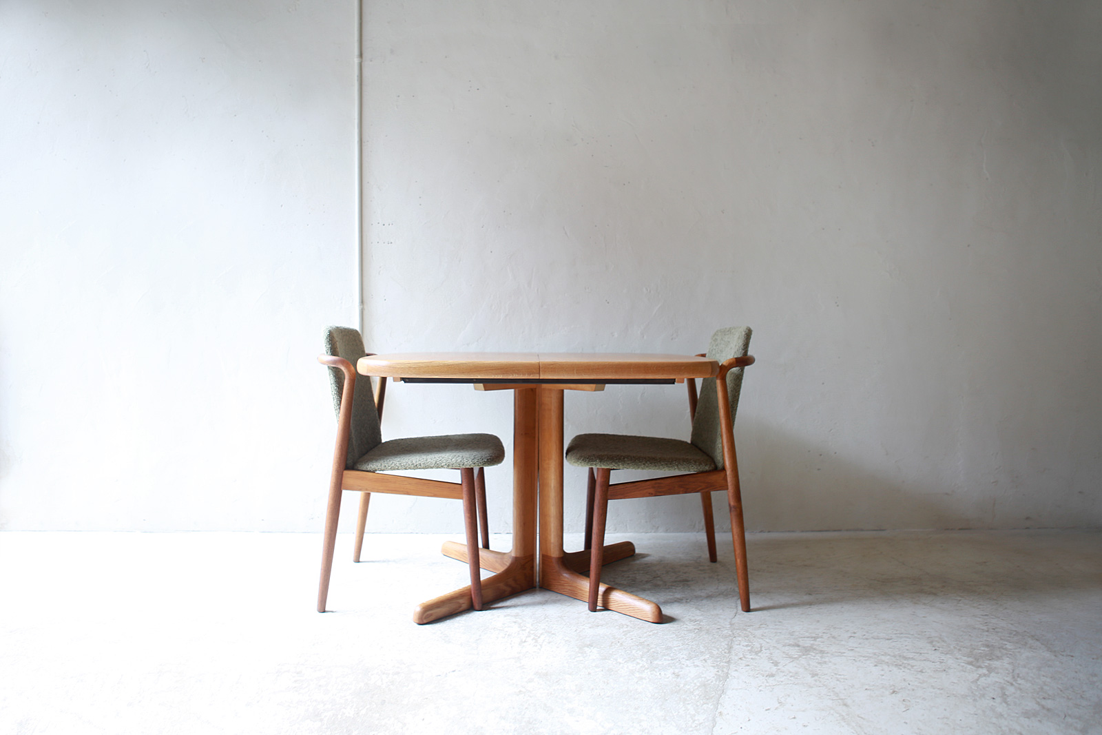 Single Leg Dining Table from Denmark | phono | 金沢 北欧 中古家具