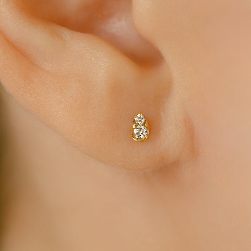 雫の軟骨ピアス│小ぶりなドロップデザインの軟骨ピアス│K18 プラチナ