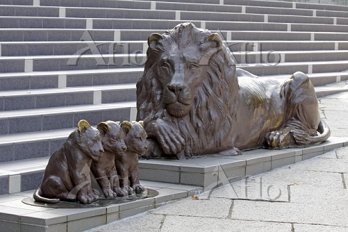 東京都 多摩動物公園 ライオン像 [37394760]の写真素材 - アフロ