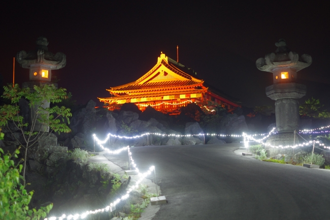 浅間山の麓に広がる、溶岩の芸術 鬼押出し園 幻想的な涼を体感