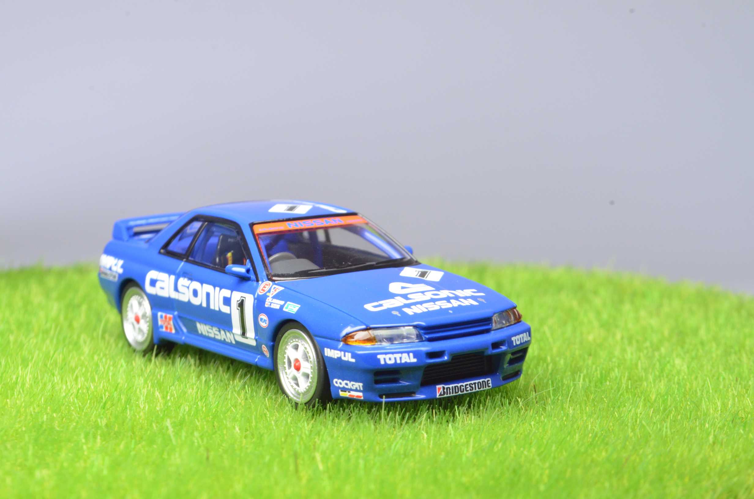 トミカリミテッドヴィンテージネオ カルソニック スカイラインGT-R