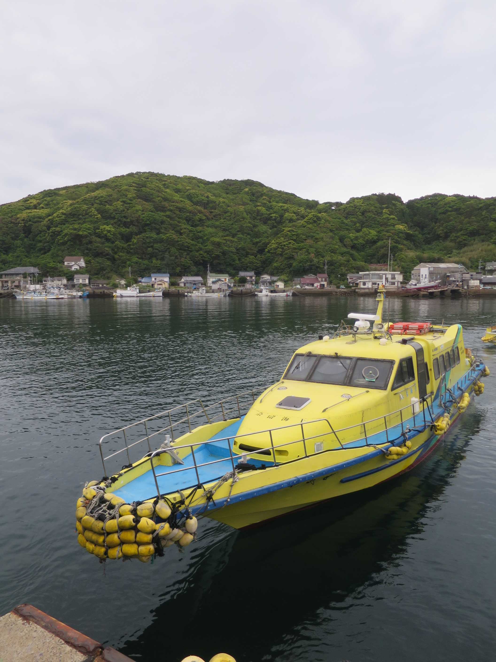 海上タクシーで久賀島から奈留島へ。奈留港を散歩。 - 村内伸弘の