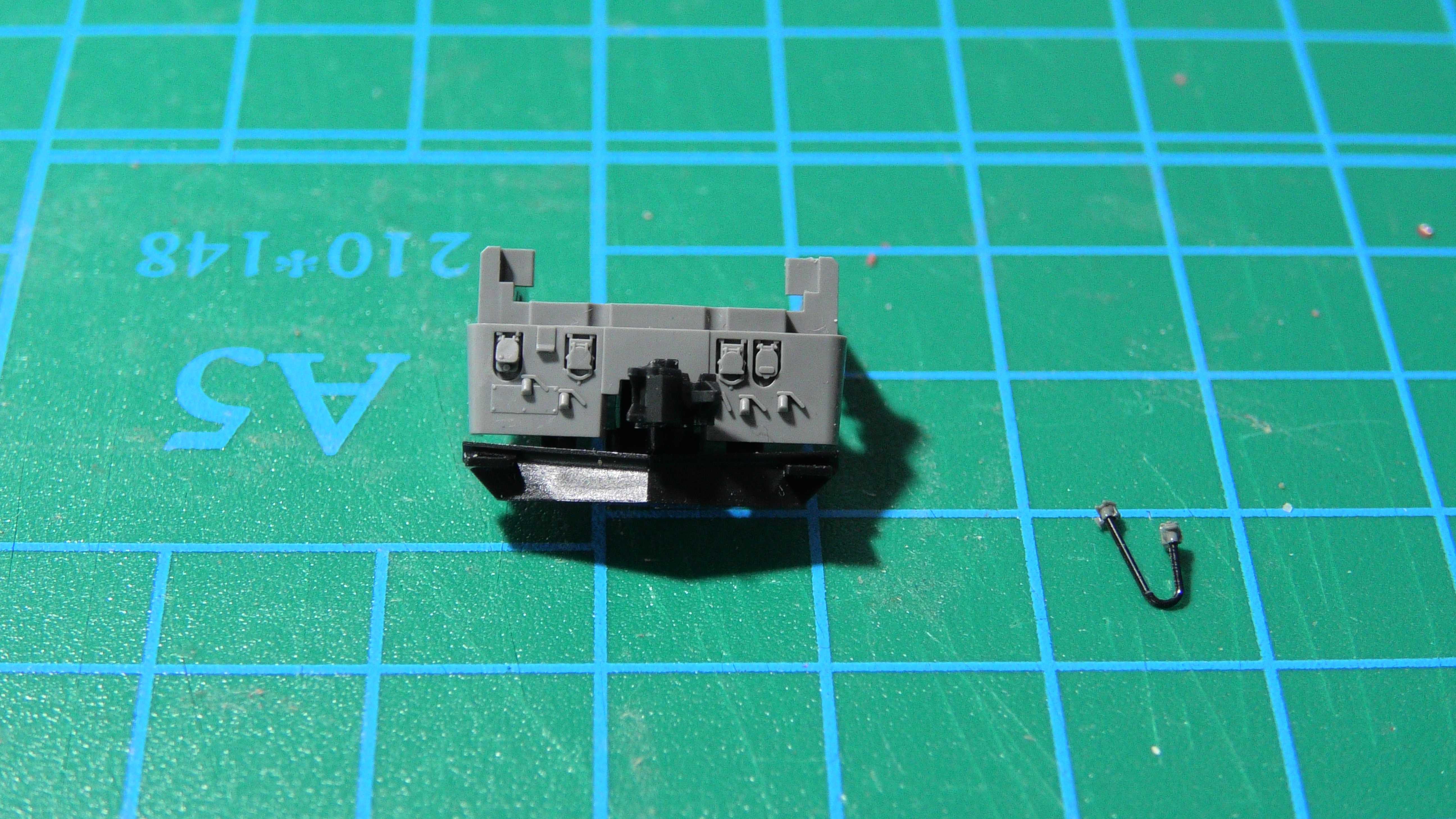 鉄道模型 TOMIX ED75 700番台サッシ窓（前期型）を後期仕様に（後編