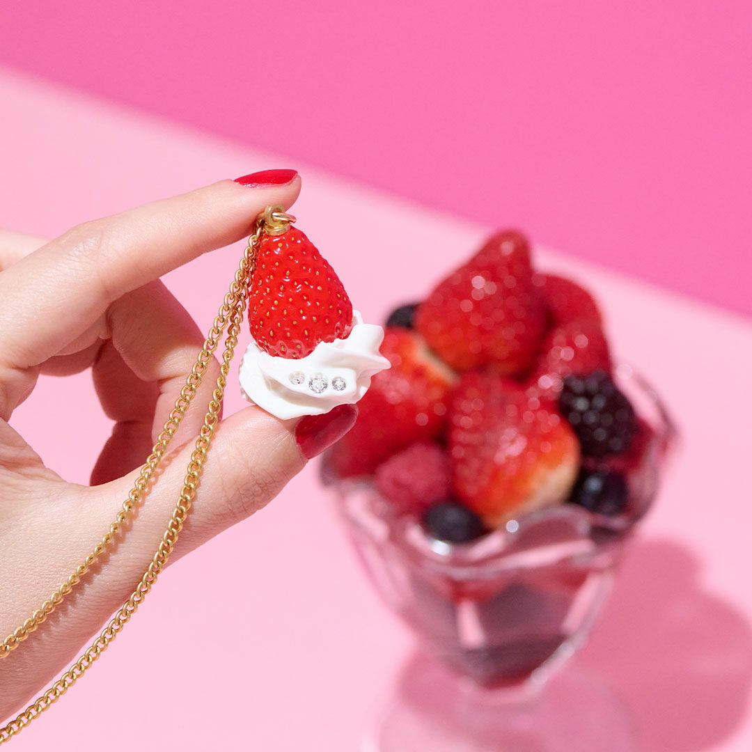 店舗限定商品】フレッシュストロベリー ネックレス（ホワイト） | Q