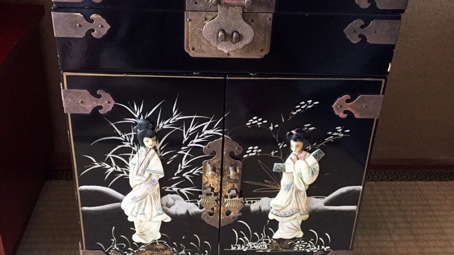 何気なく使っていた螺鈿の箪笥 │ レトロ雑貨のブログ